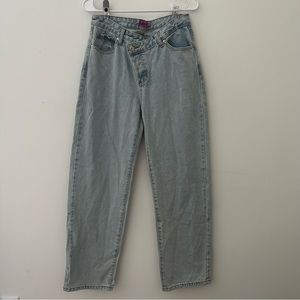 Edikted Crossed Over Mom Jeans
